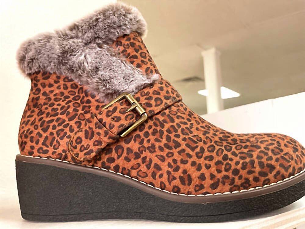 NEW CORKYS FOOTWEAR women's chilly booties in leopard